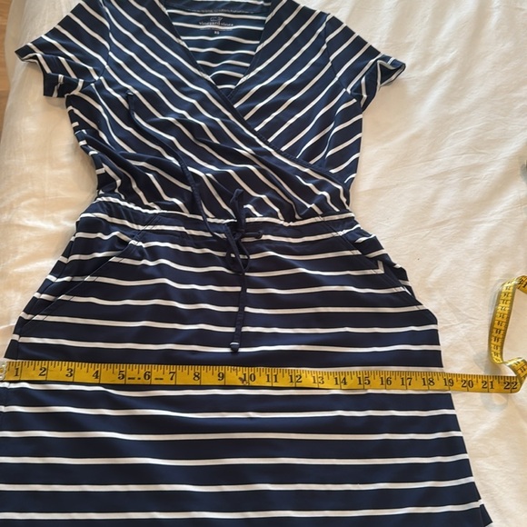 Vineyard vines blue and white stripes dress - Picture 10 of 11